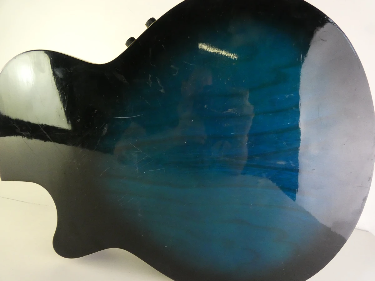 Blauwe akoestische gitaar met elektrische versterking - foto 15