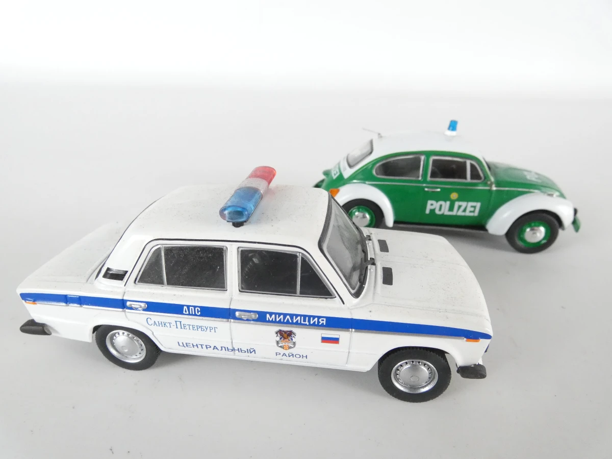 Collectie 21 klassieke modelauto’s