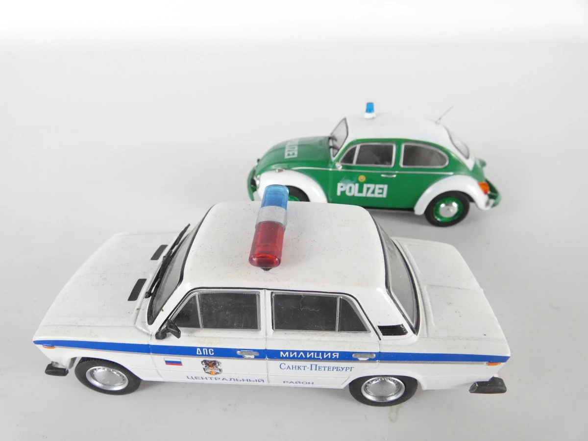 Collectie 21 klassieke modelauto’s