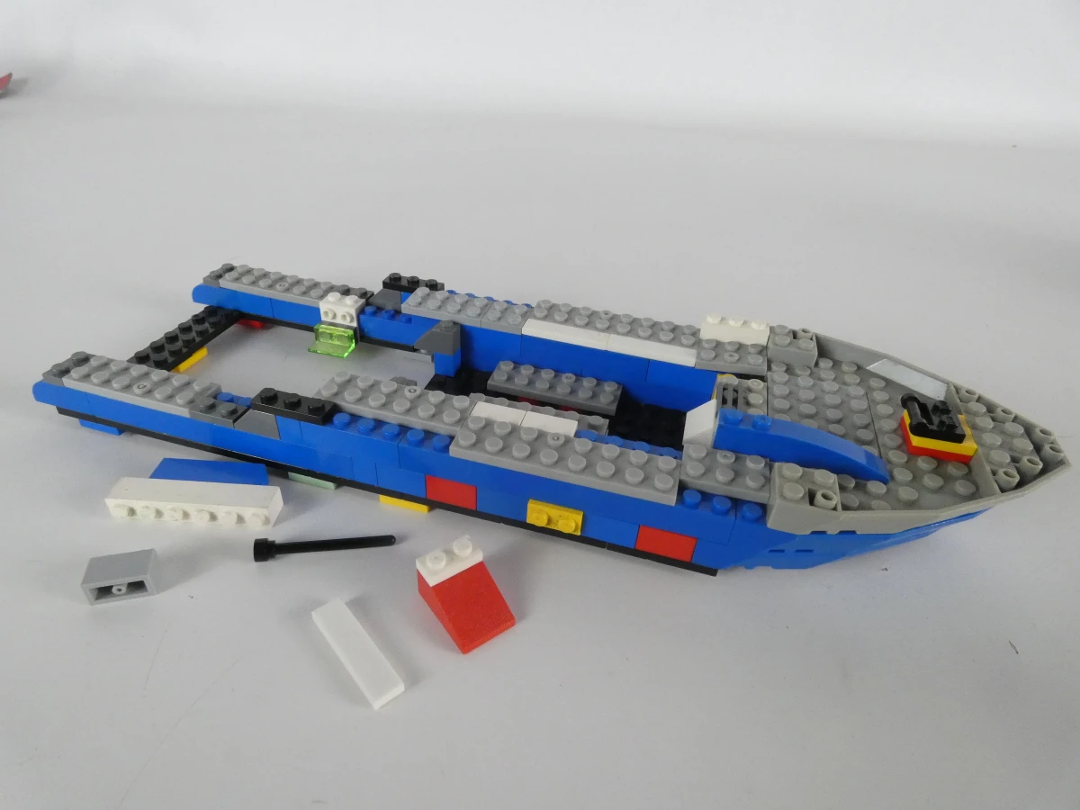 Diverse LEGO bouwsets met voertuigen en handleidingen