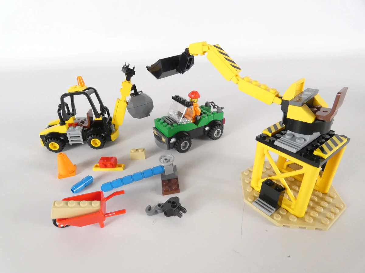 Diverse LEGO bouwsets met voertuigen en handleidingen