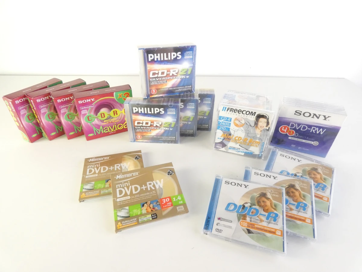 Set diverse lege CD's en DVD's in originele verpakking