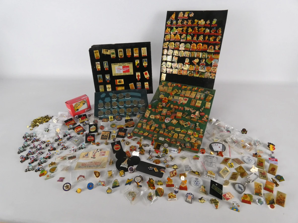Grote verzameling diverse pins, speldjes en munten