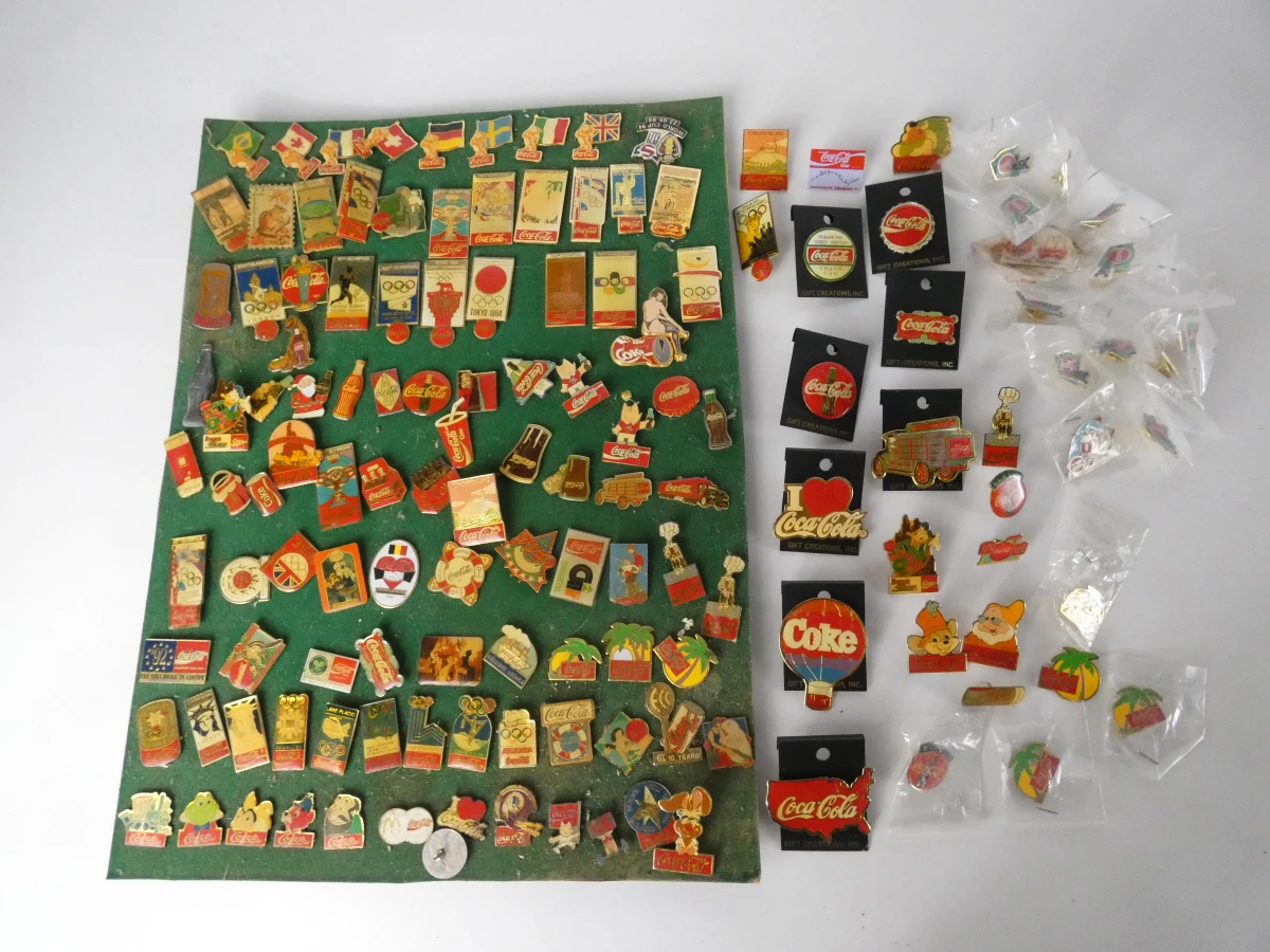 Grote verzameling diverse pins, speldjes en munten