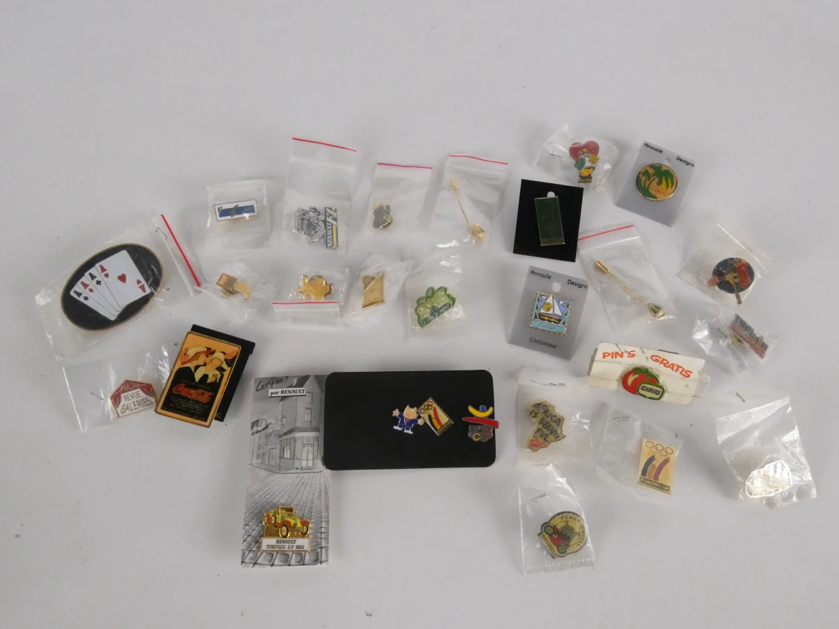 Grote verzameling diverse pins, speldjes en munten