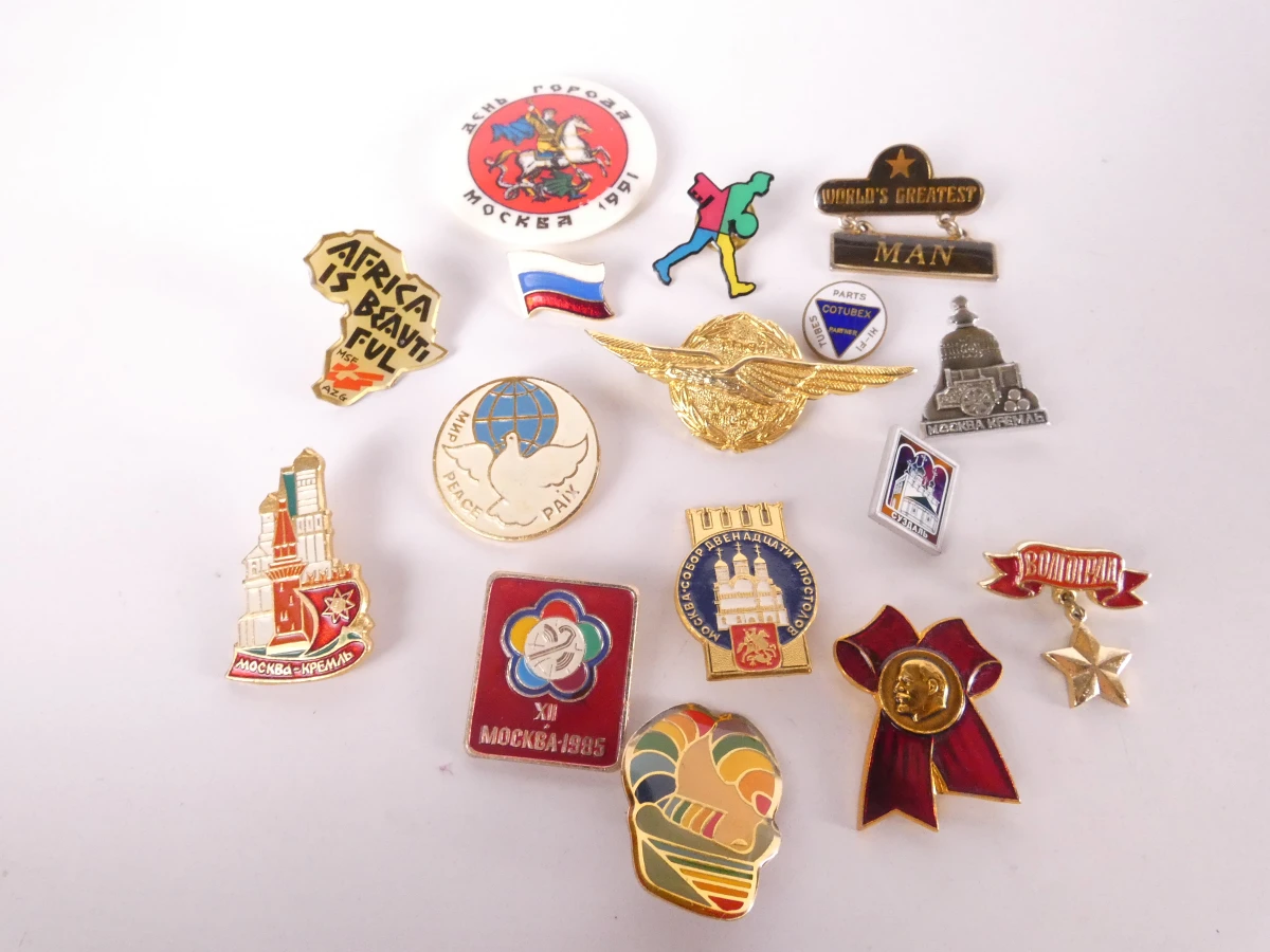 Verzameling vintage speldjes en medailles - foto 11