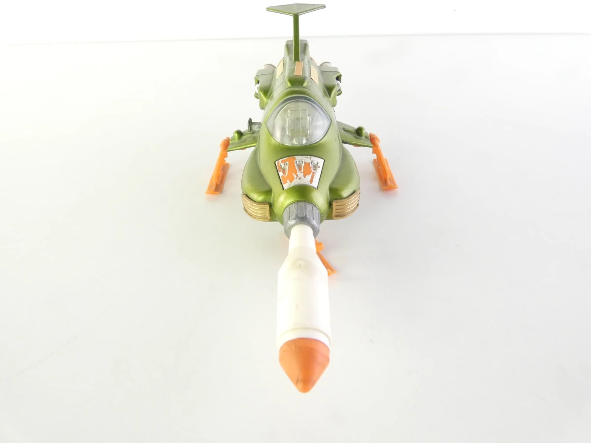 5 Tintin modelauto's en 1 ruimteschip in vitrinekastjes