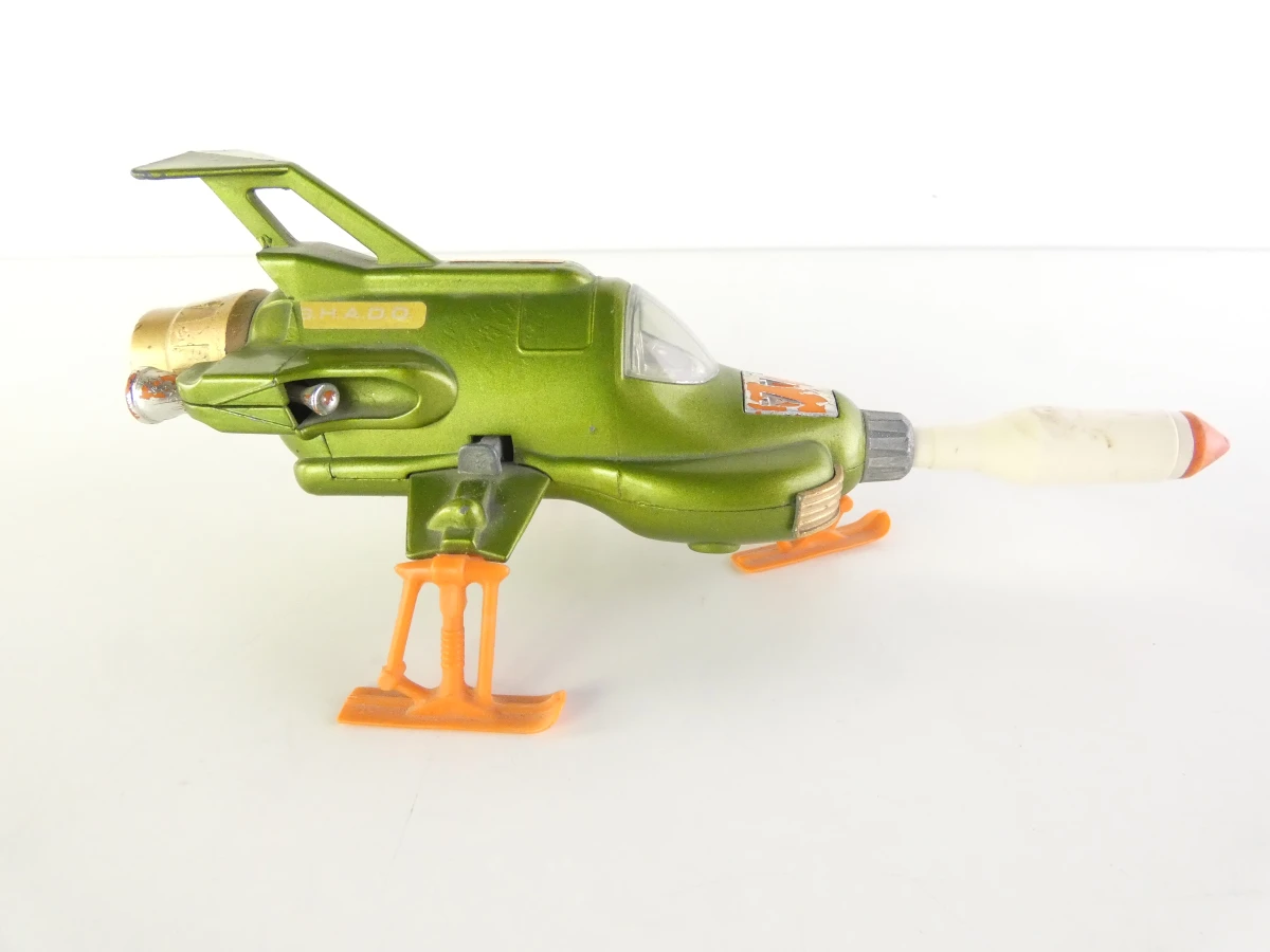 5 Tintin modelauto's en 1 ruimteschip in vitrinekastjes