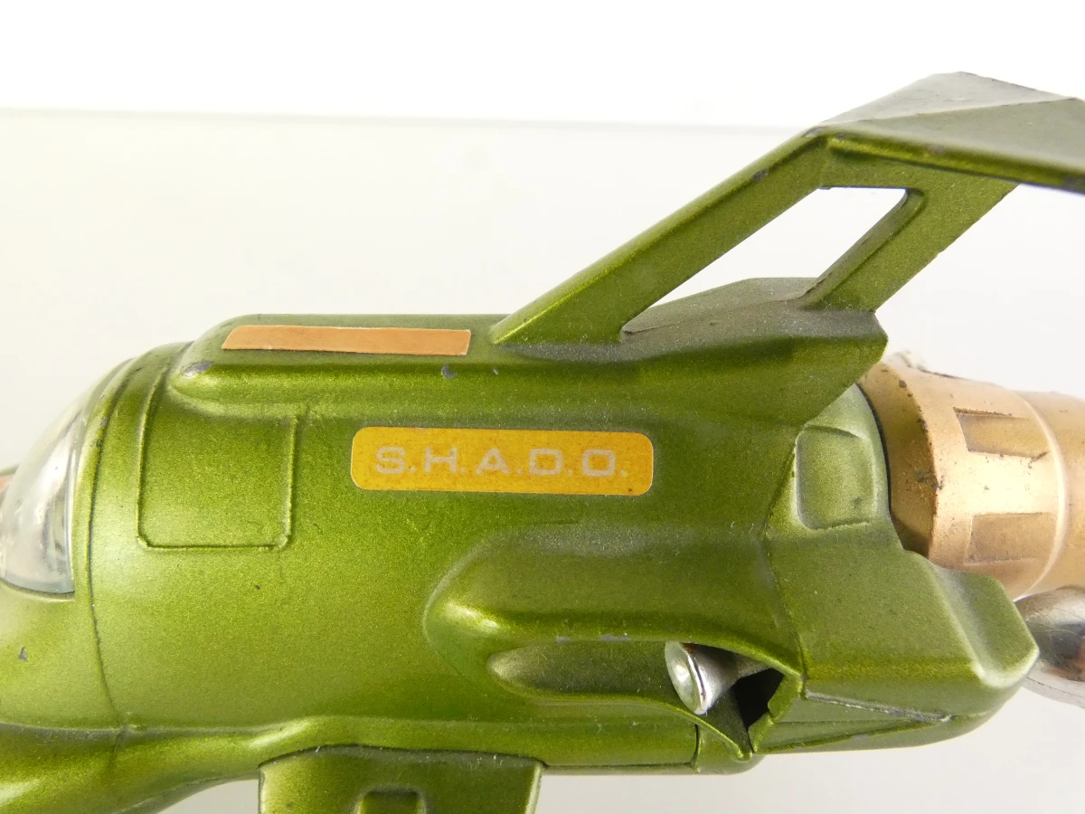 5 Tintin modelauto's en 1 ruimteschip in vitrinekastjes
