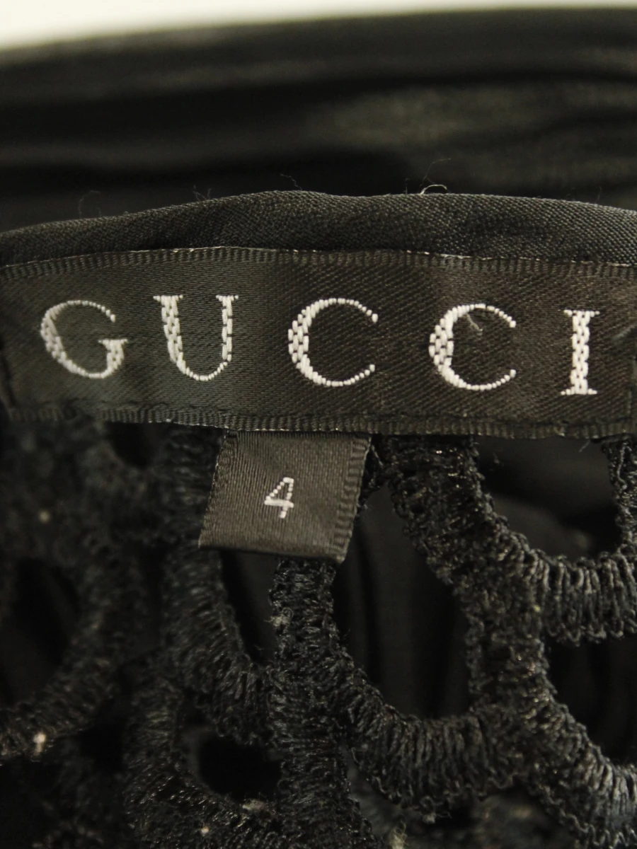 Gucci zwarte zijden plissé jurk met opengewerkte hals - foto 9
