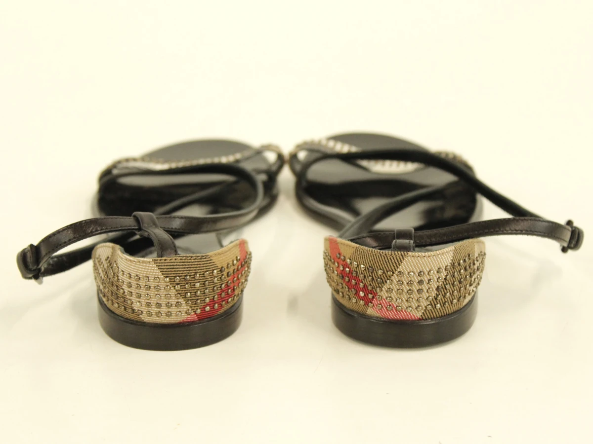Burberry - platte sandalen met ruit-detail en studs - maat 39 - foto 4