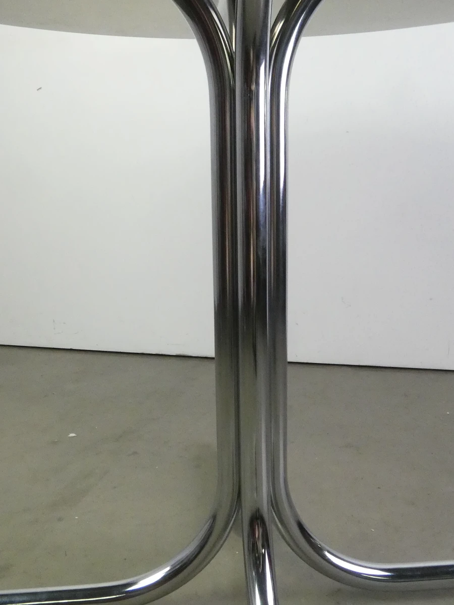 Ronde glazen tafel met chromen onderstel