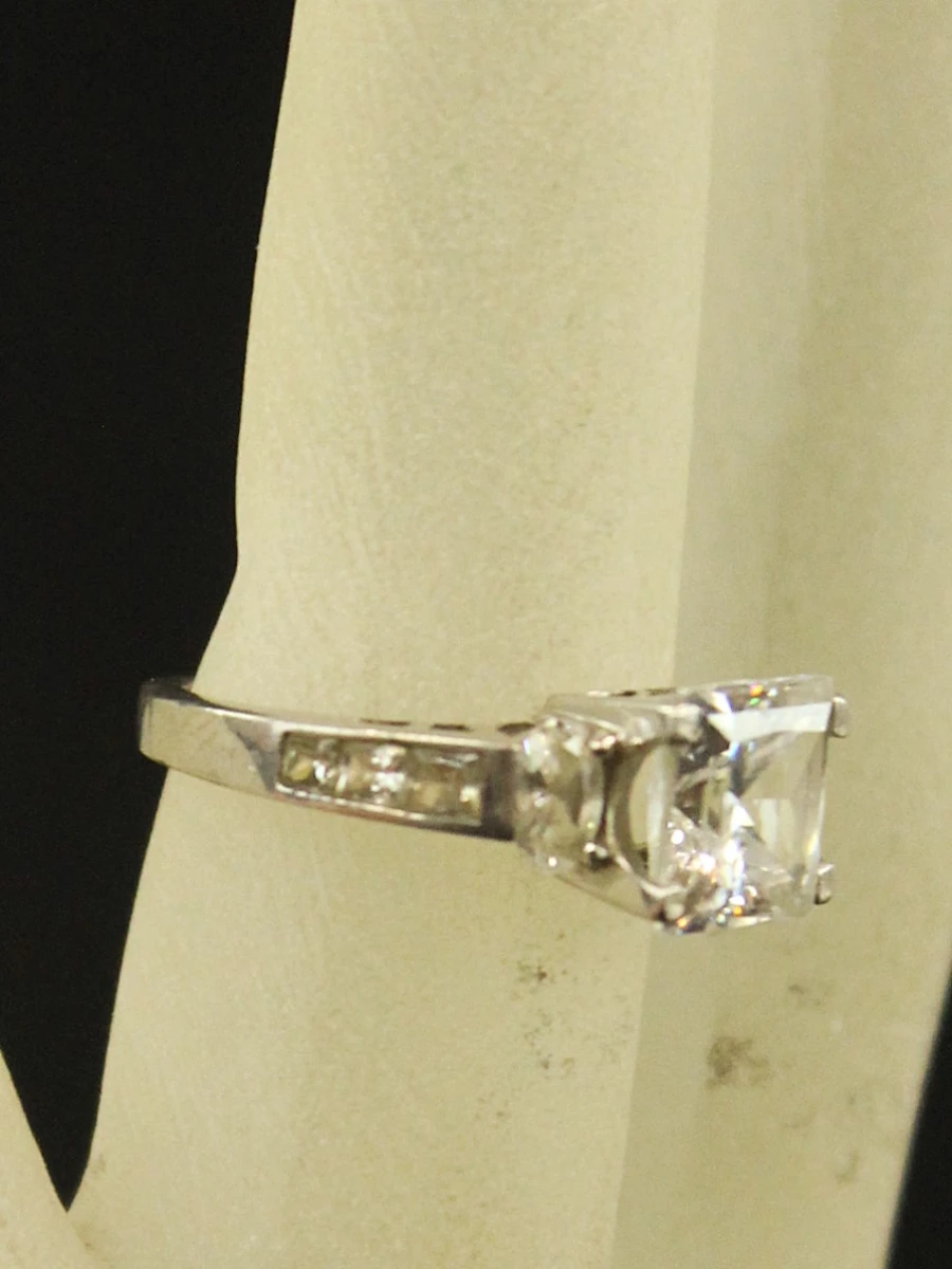 Sterling zilveren ring met vierkante facetgeslepen steen en zijstenen - foto 8