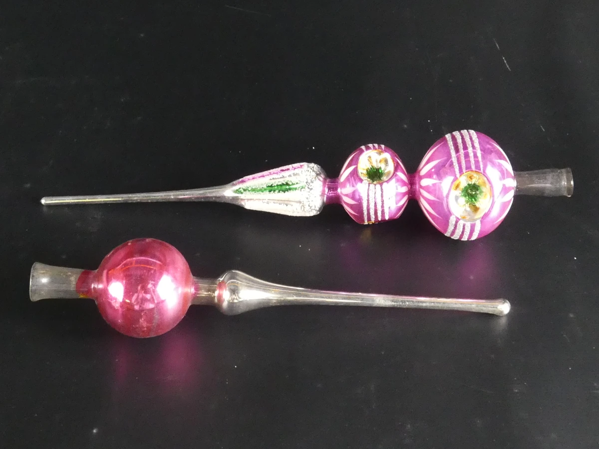Set vintage kerstversiering met glazen ballen en figuren