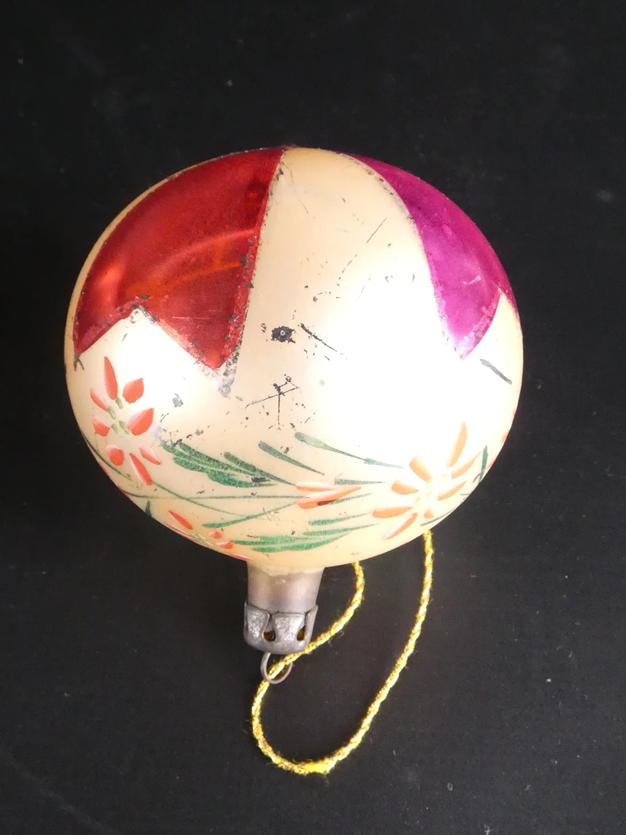 Set vintage kerstversiering met glazen ballen en figuren