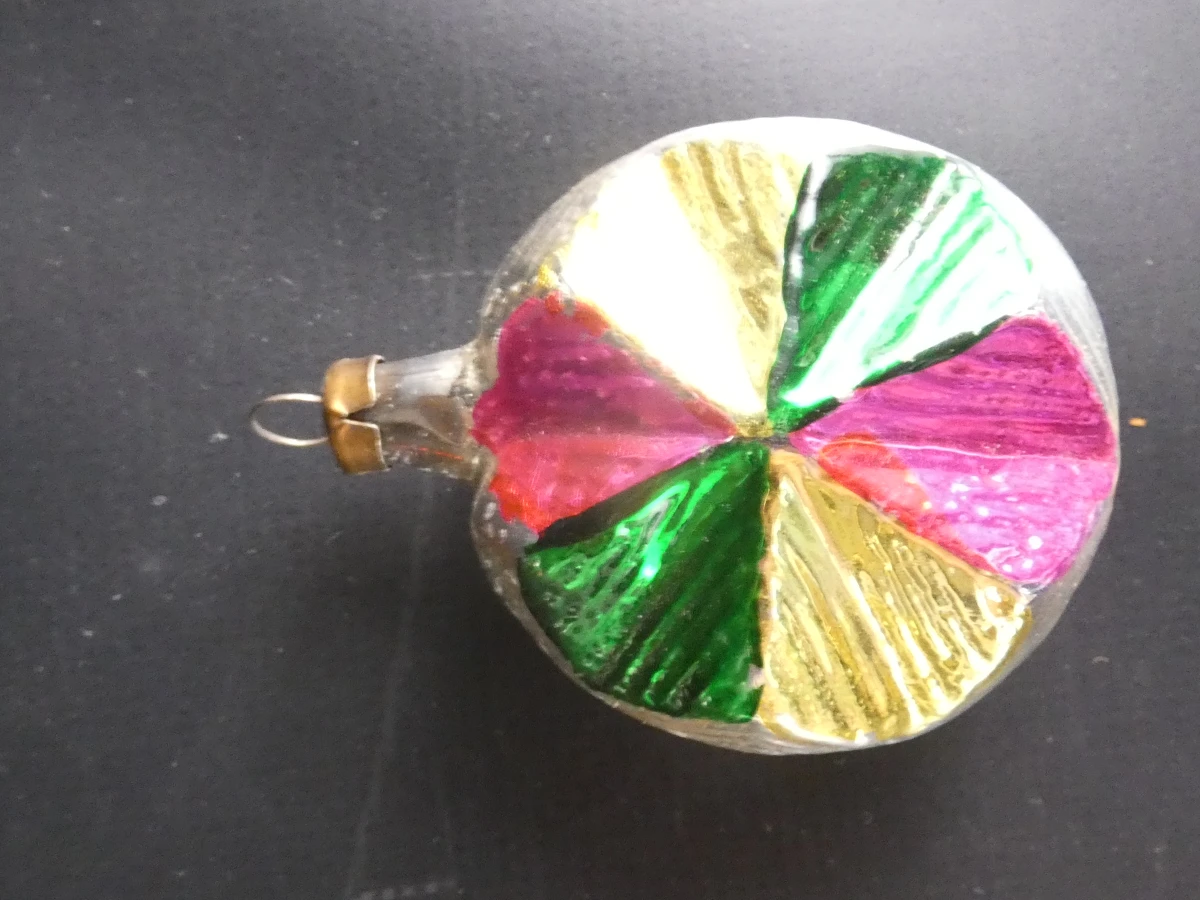 Set vintage kerstversiering met glazen ballen en figuren