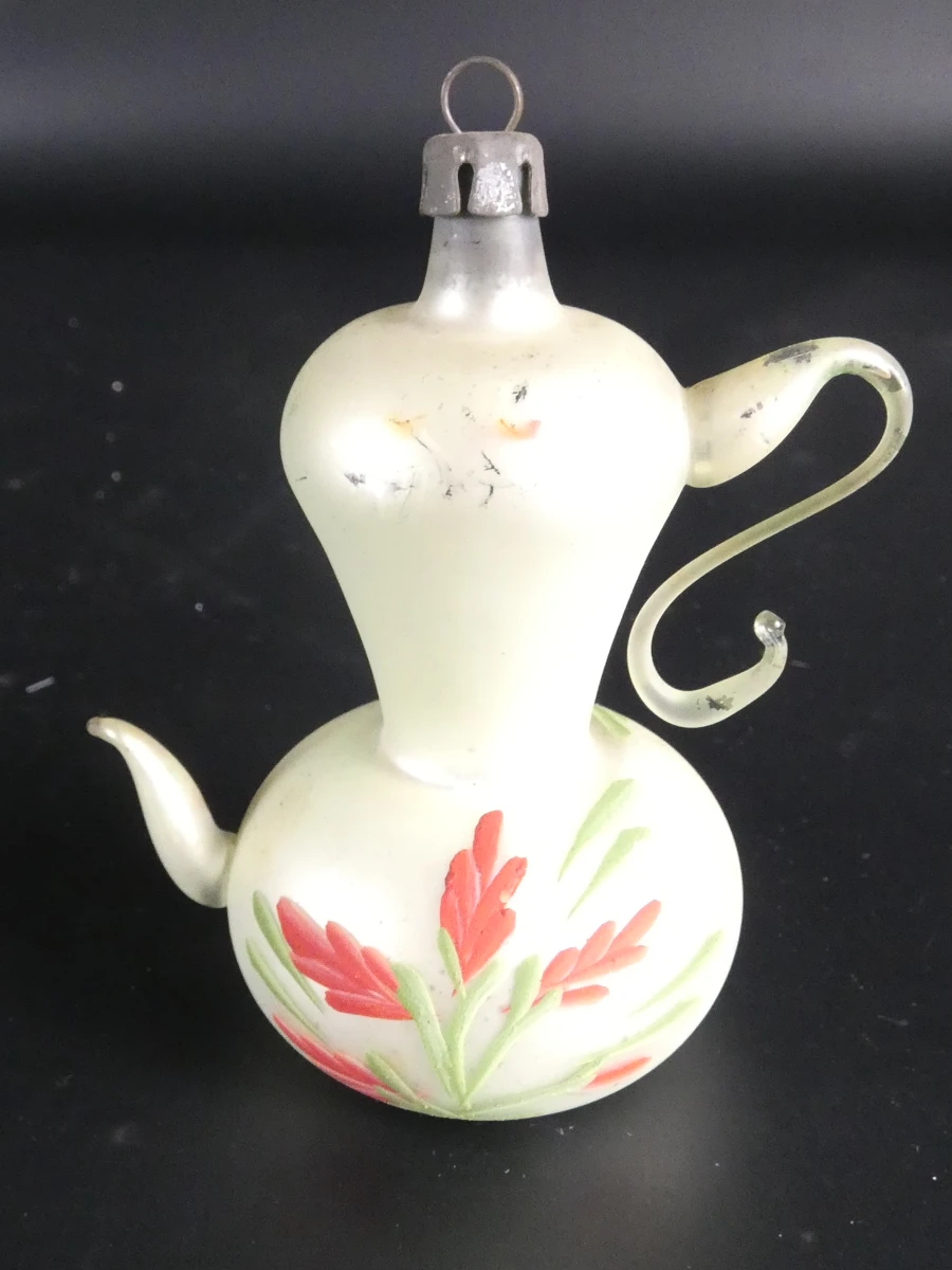Set vintage kerstversiering met glazen ballen en figuren