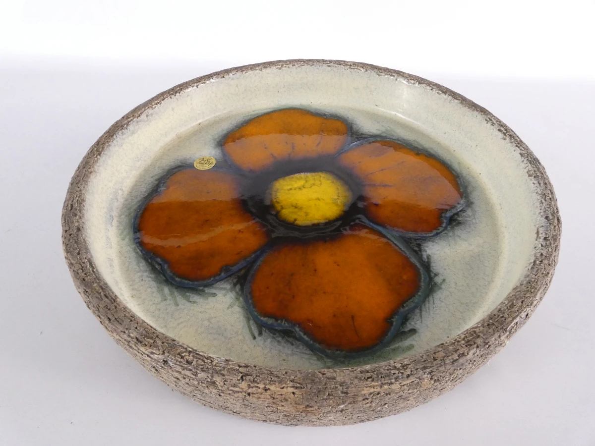 Vintage keramische schaal met bloemdecoratie