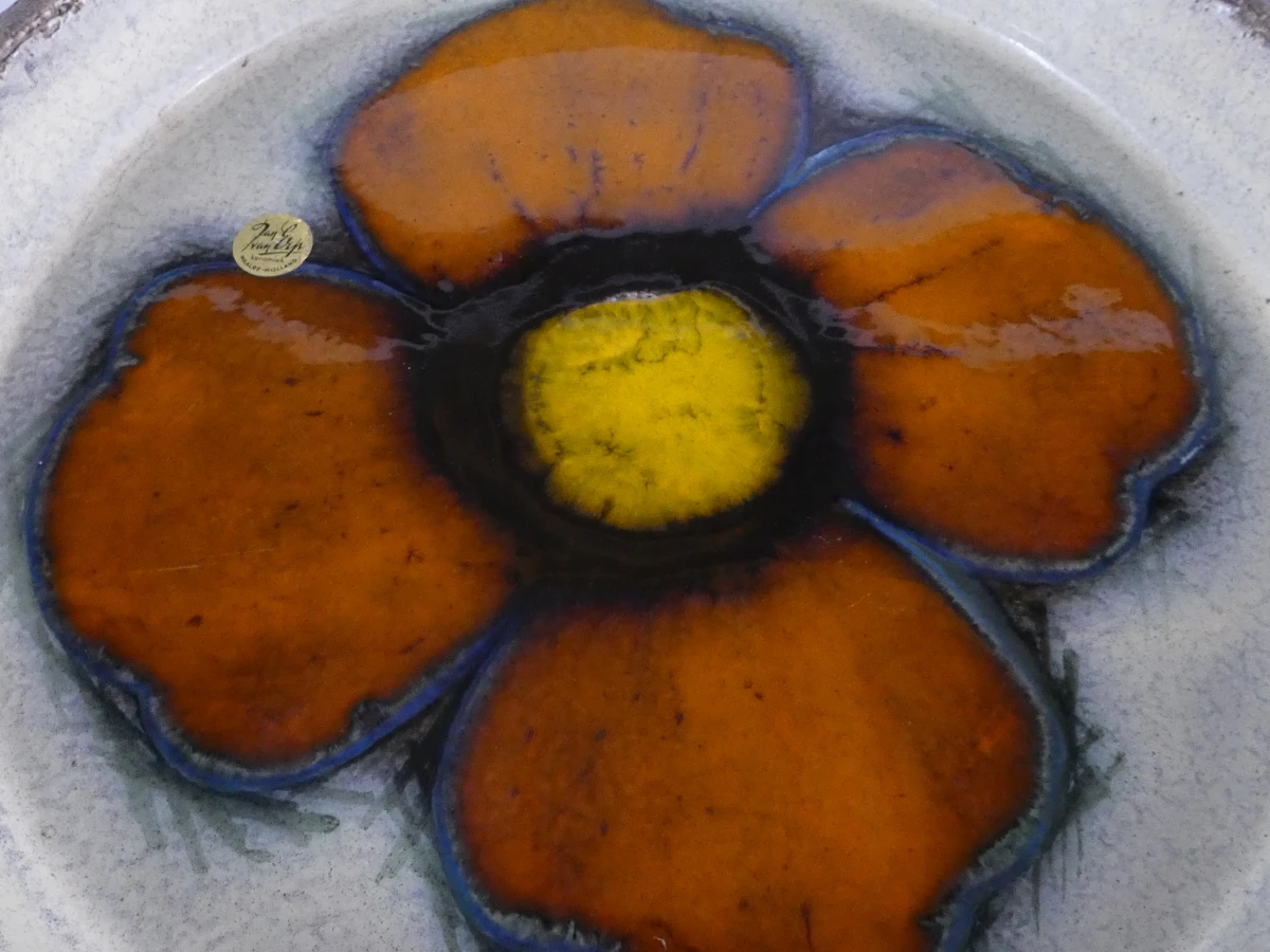 Vintage keramische schaal met bloemdecoratie