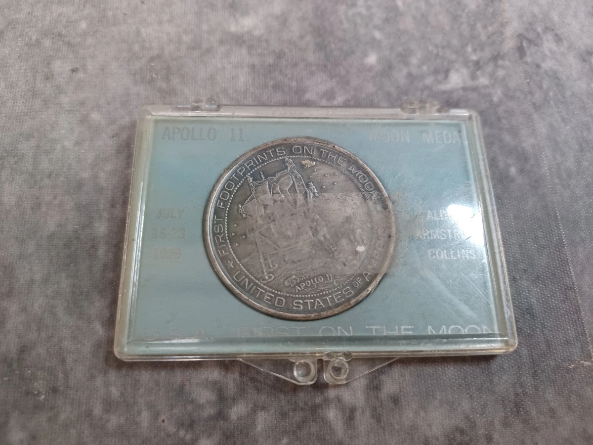 Unieke zilverkleurige Apollo 11 herdenkingsmedaille (1969) - Inclusief originele cassette - foto 4