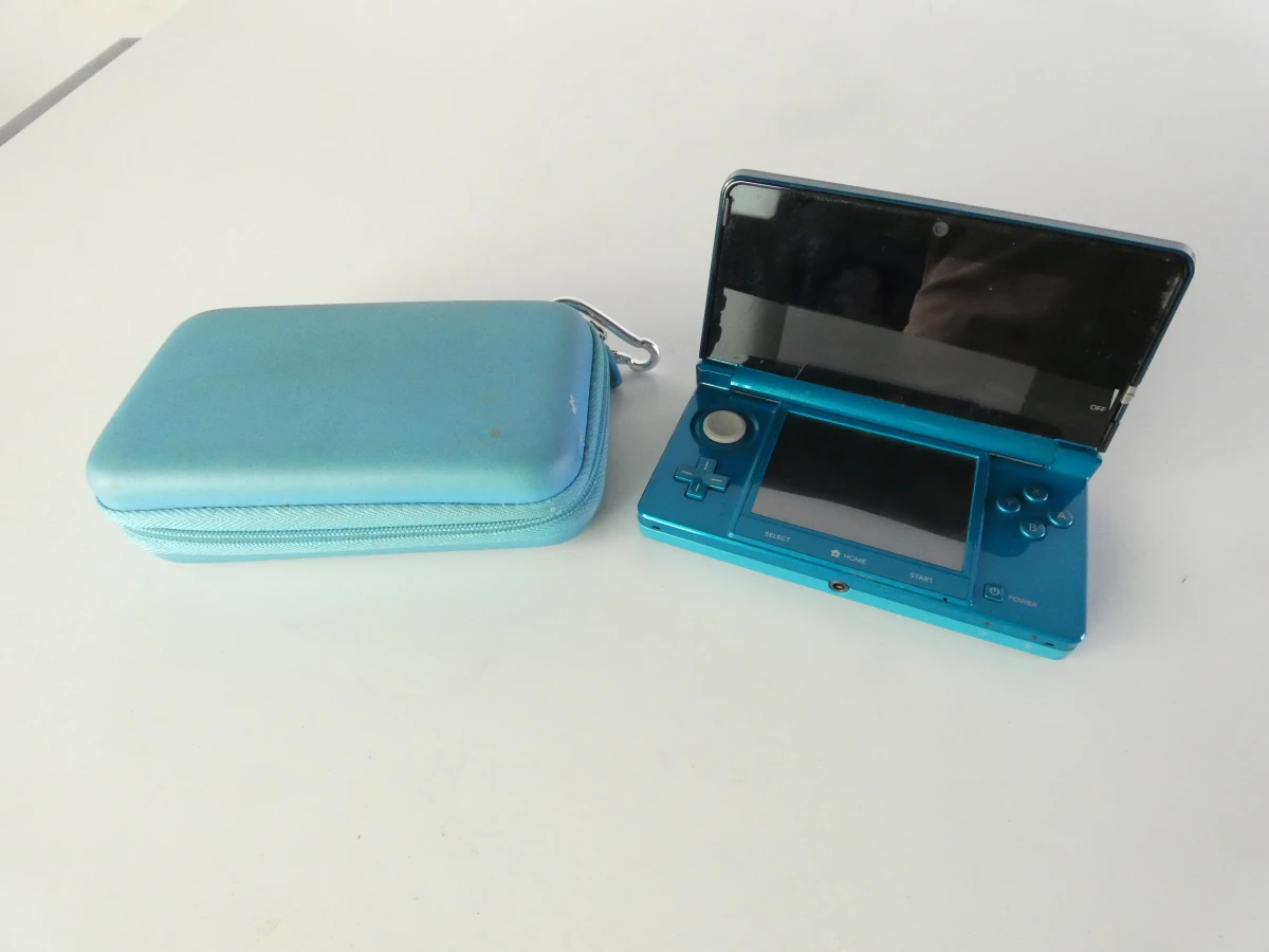 Nintendo 3DS handheld console met accessoires en etui - foto 3
