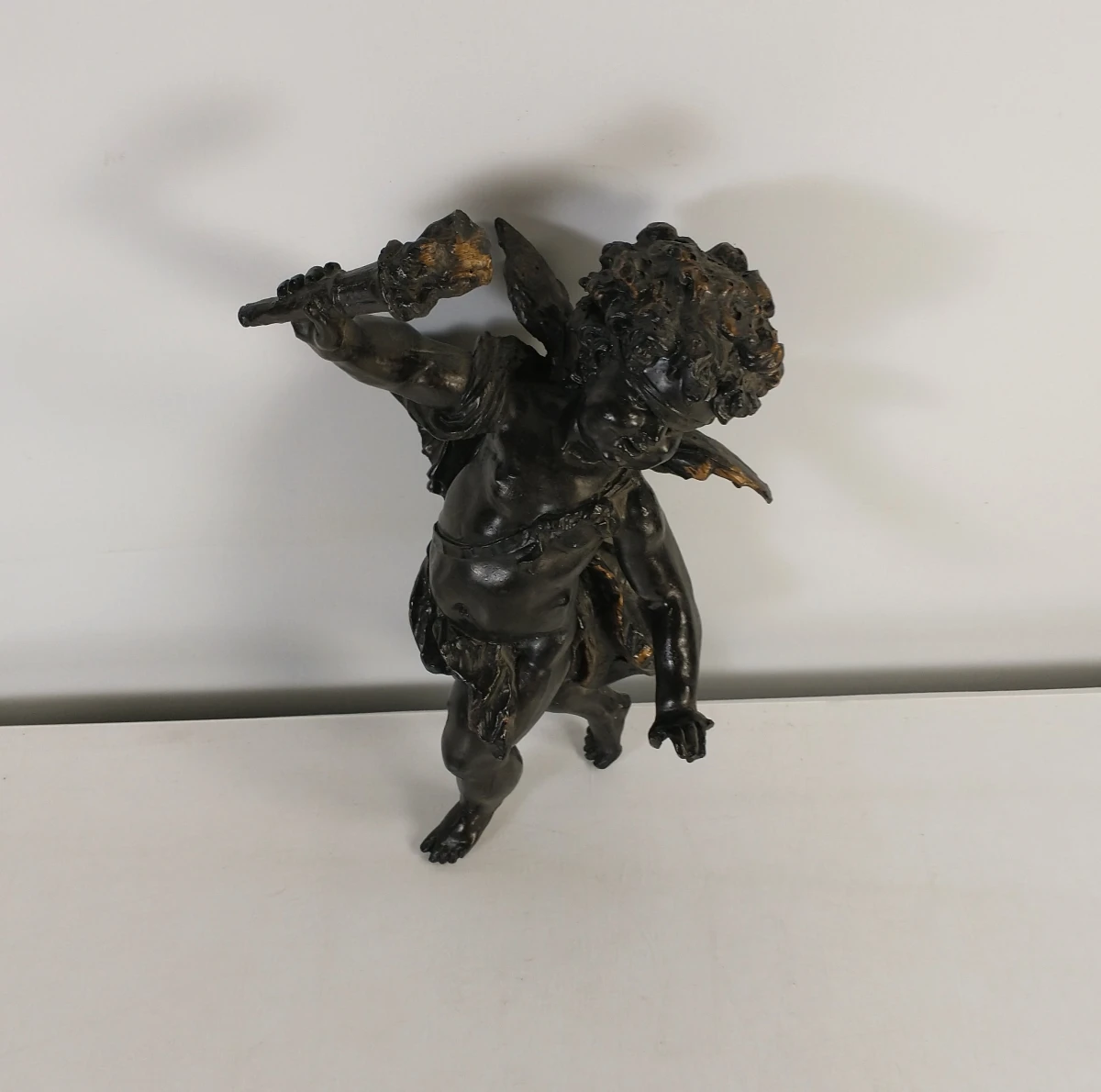 Beeldje van cherubijn met fakkel - foto 3