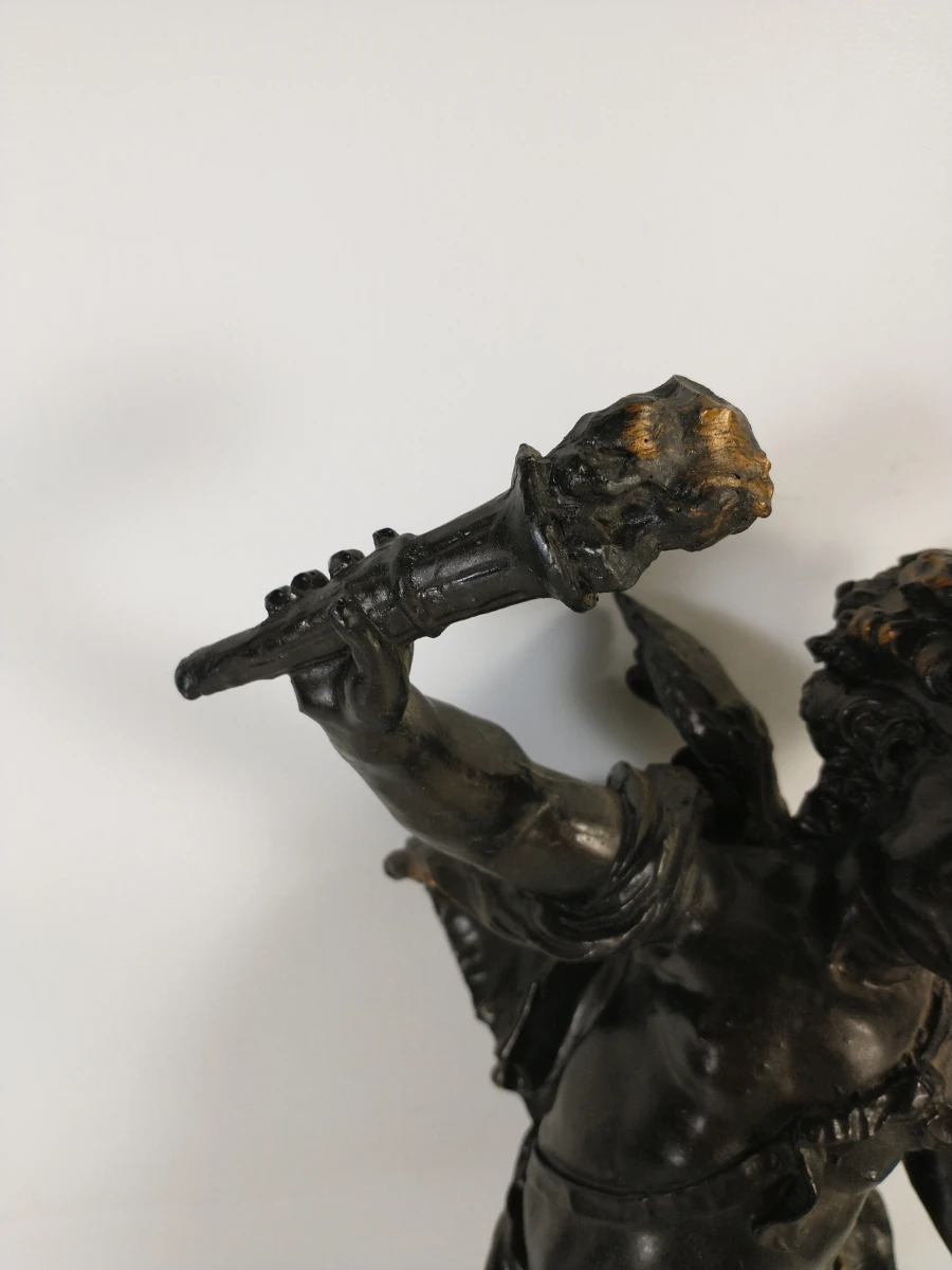 Beeldje van cherubijn met fakkel - foto 4