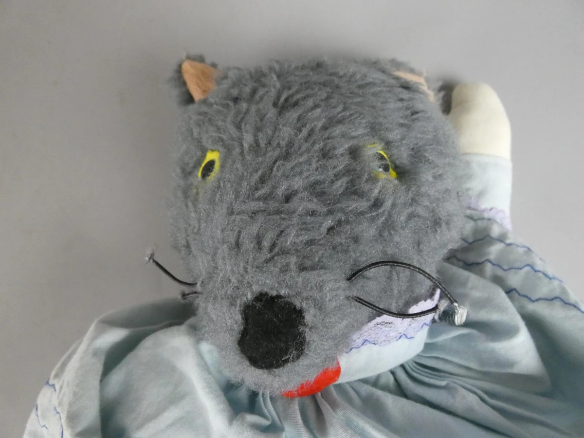 Omkeerbare stoffen pop - Roodkapje en de wolf