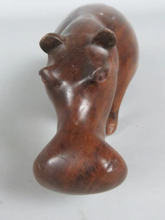 Houten beeldje van een nijlpaard