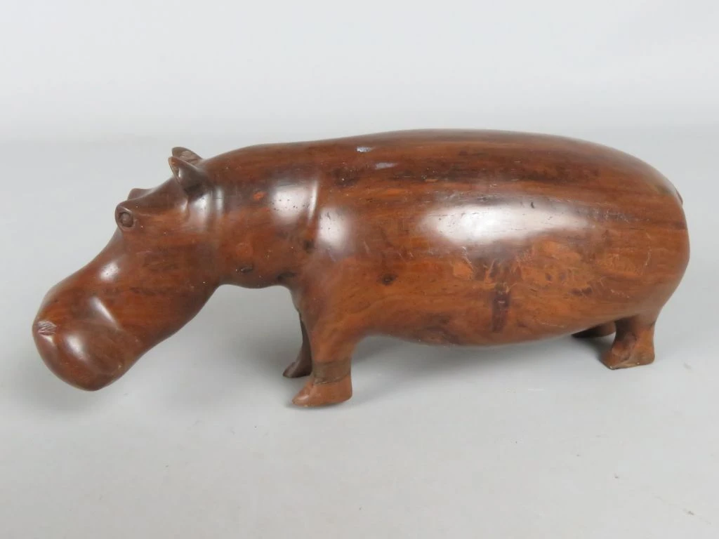 Houten beeldje van een nijlpaard