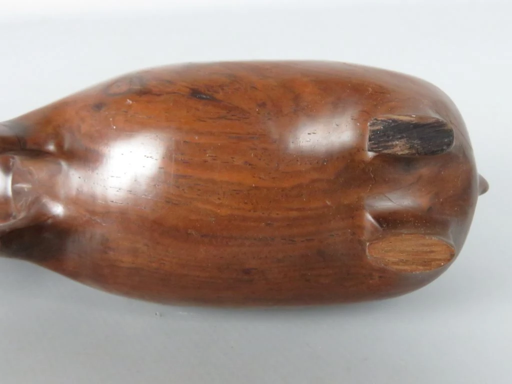 Houten beeldje van een nijlpaard