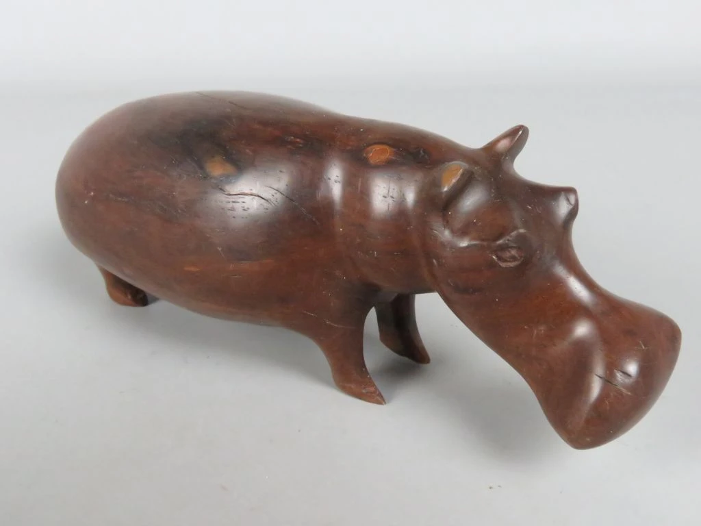 Houten beeldje van een nijlpaard