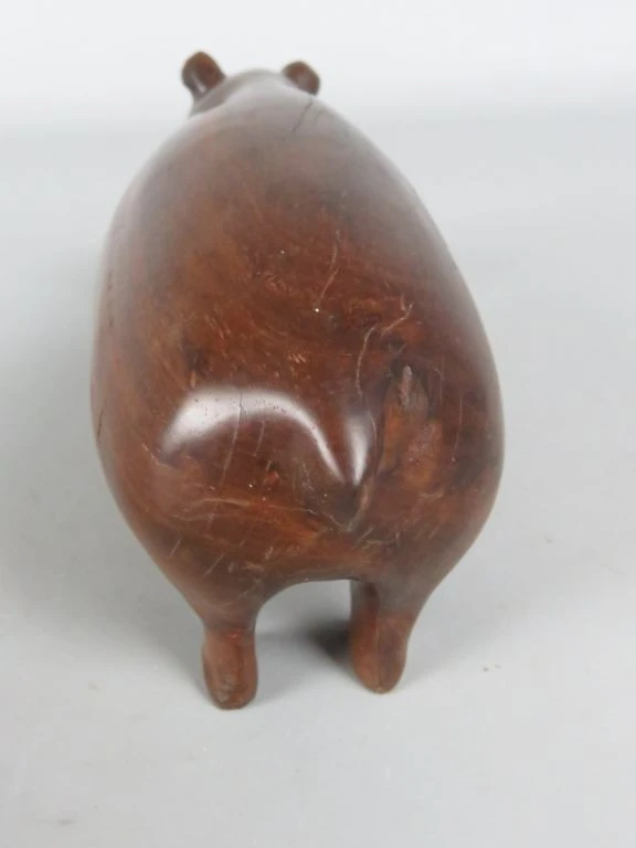 Houten beeldje van een nijlpaard