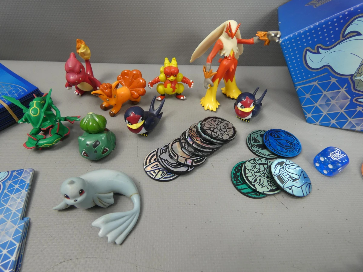 Pokémon verzameling met kaarten, miniatuurfiguren en opbergbox - foto 16