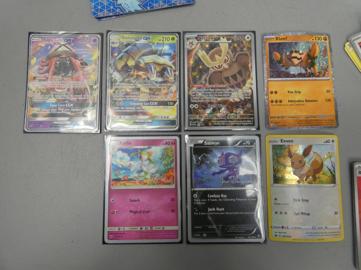 Pokémon verzameling met kaarten, miniatuurfiguren en opbergbox - foto 2