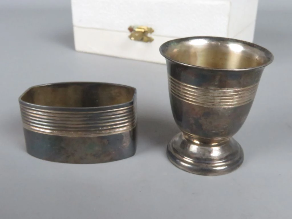 Set verzilverde servetring en beker in geschenkdoos - foto 2
