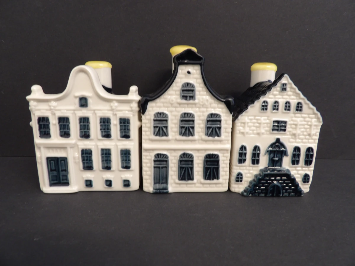 Set van 12 KLM Bols huisjes