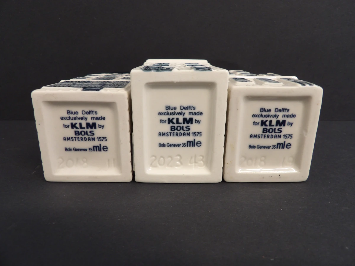 Set van 12 KLM Bols huisjes
