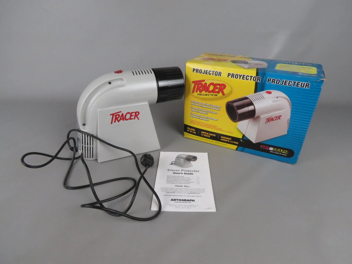 Tracer projector