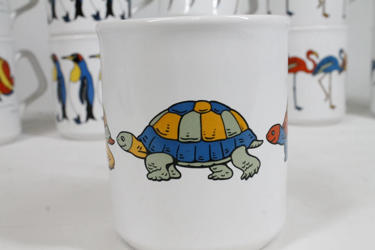 Vintage set van 11 kleurrijke porseleinen design-mokken - foto 4