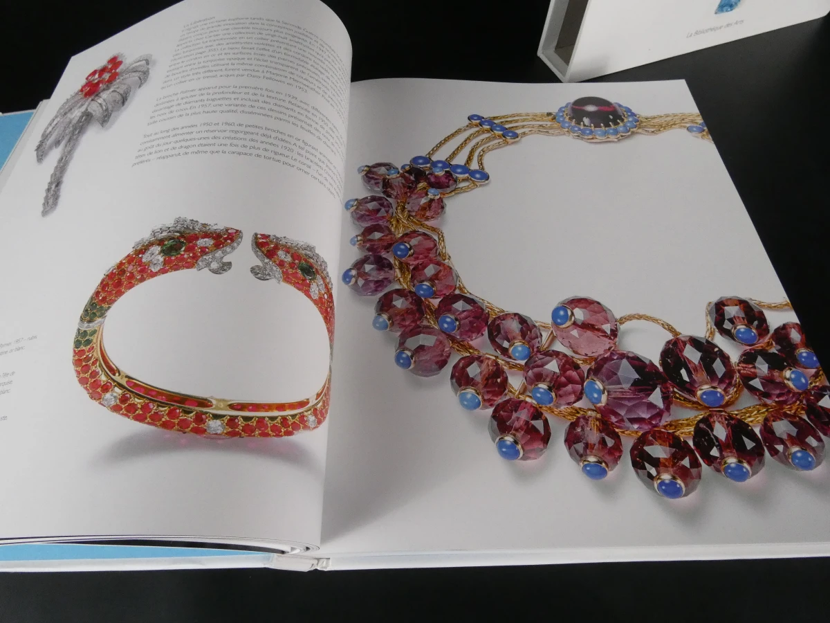 Les Plus Beaux Bijoux Kunstboek - Vrouwelijke Juwelenontwerpers - foto 9