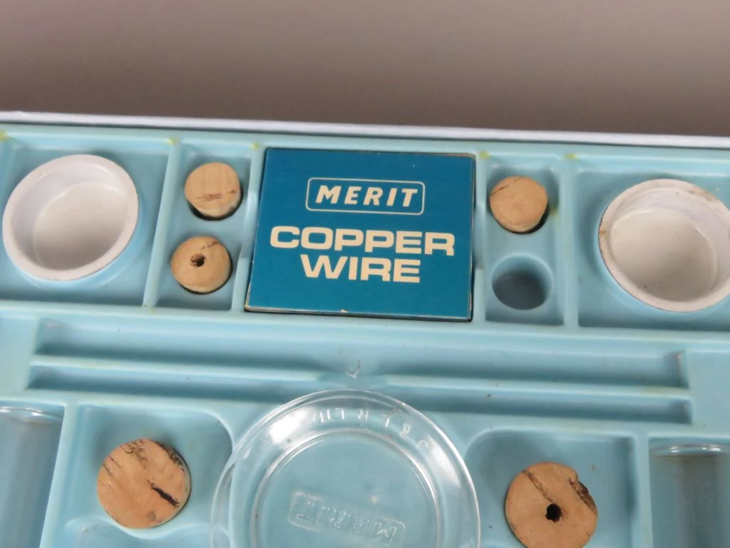 Vintage chemie experimentenset met 131 experimenten en 26 chemicaliën