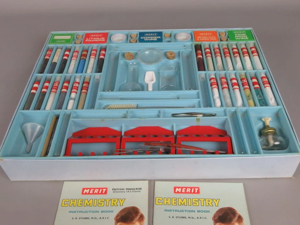 Vintage chemie experimentenset met 131 experimenten en 26 chemicaliën