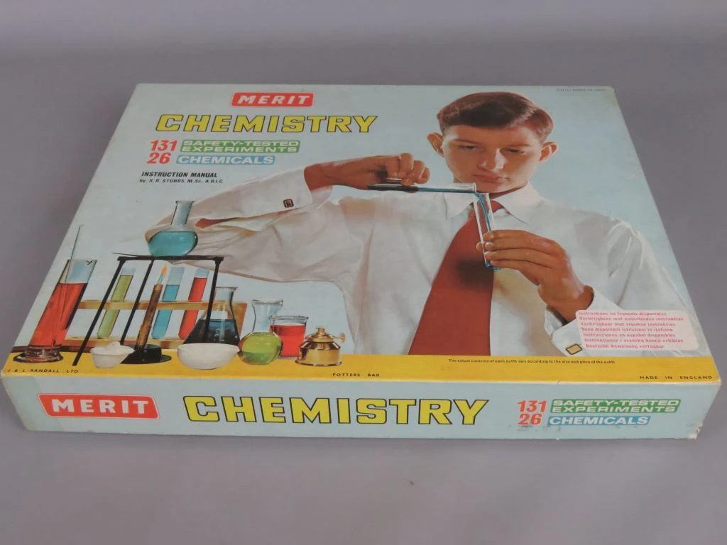 Vintage chemie experimentenset met 131 experimenten en 26 chemicaliën