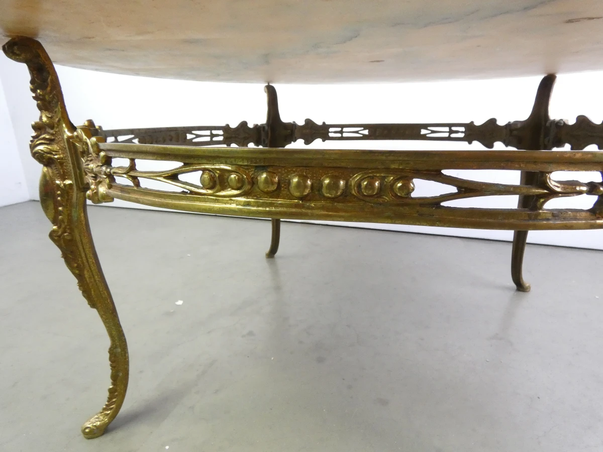 Ronde salontafel met marmeren blad en messing onderstel