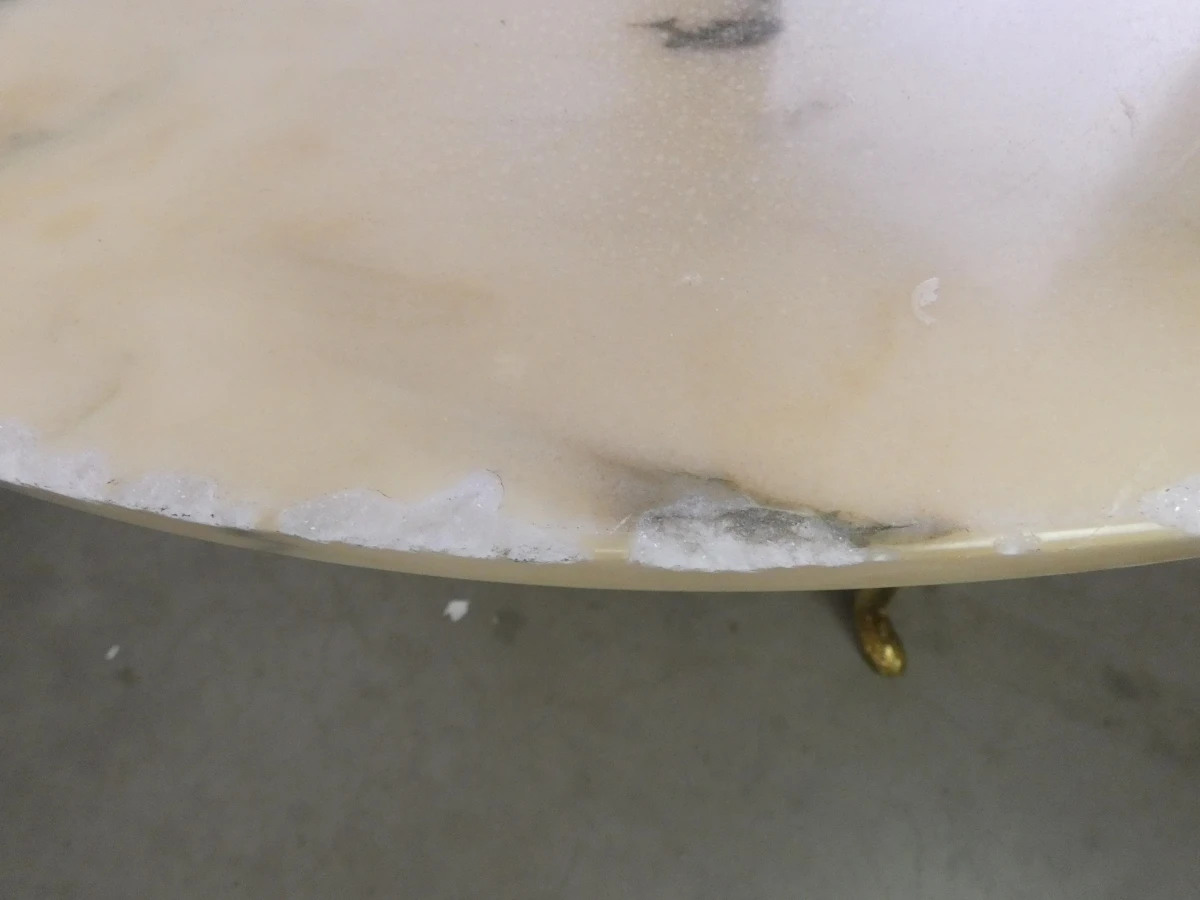 Ronde salontafel met marmeren blad en messing onderstel