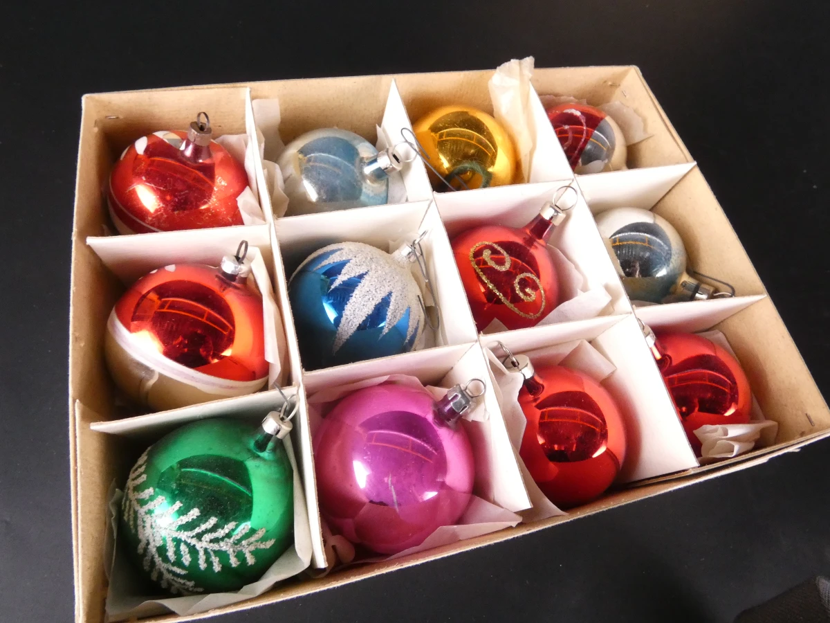 37 vintage kerstballen en pieken in originele dozen - foto 12