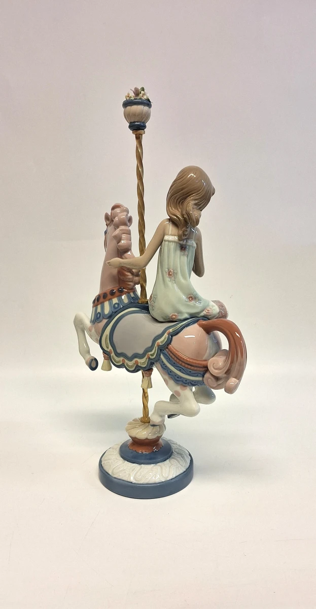 Porseleinen beeldje Girl on Carousel Horse - foto 4