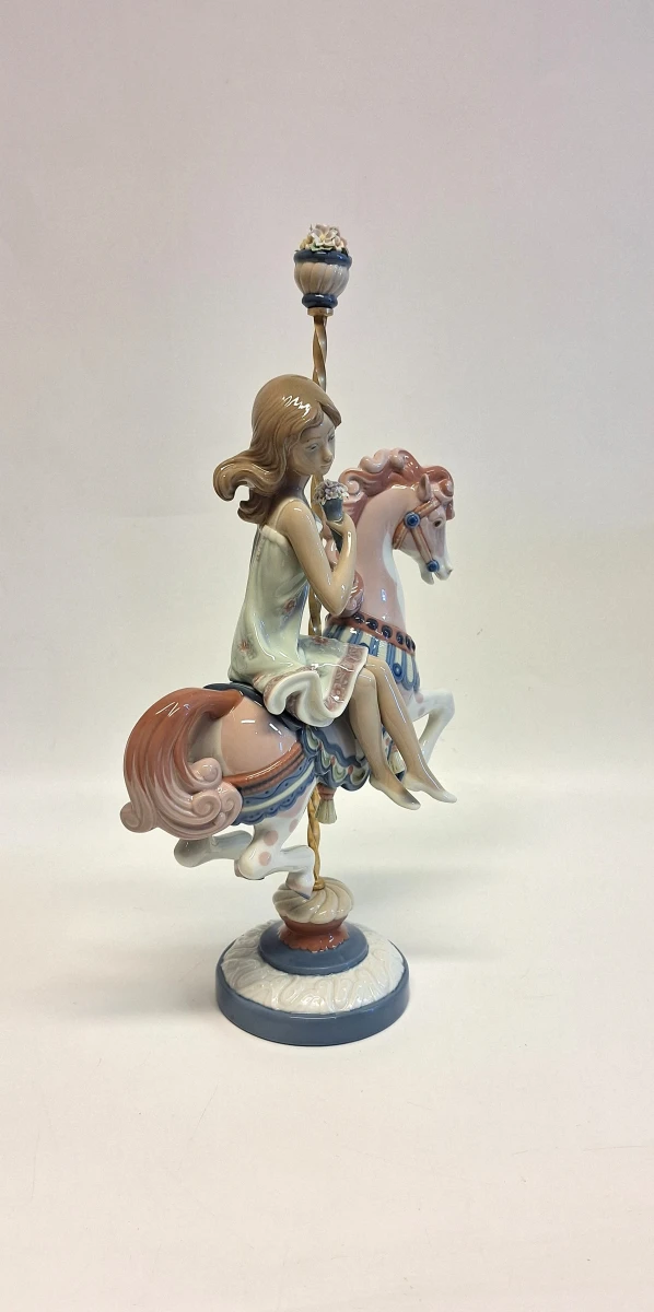 Porseleinen beeldje Girl on Carousel Horse - foto 5