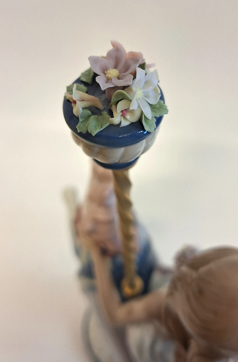 Porseleinen beeldje Girl on Carousel Horse - foto 8
